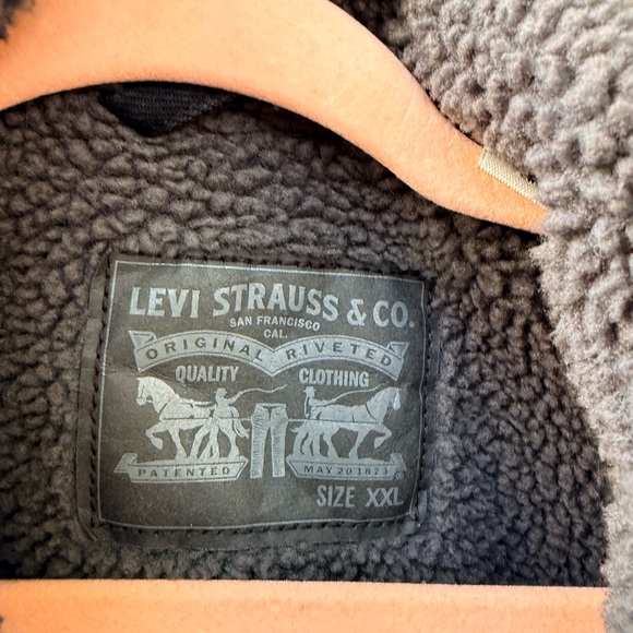 Levi's Sherpa Lined Jacket with Black and Gray - Picture 3 of 6
